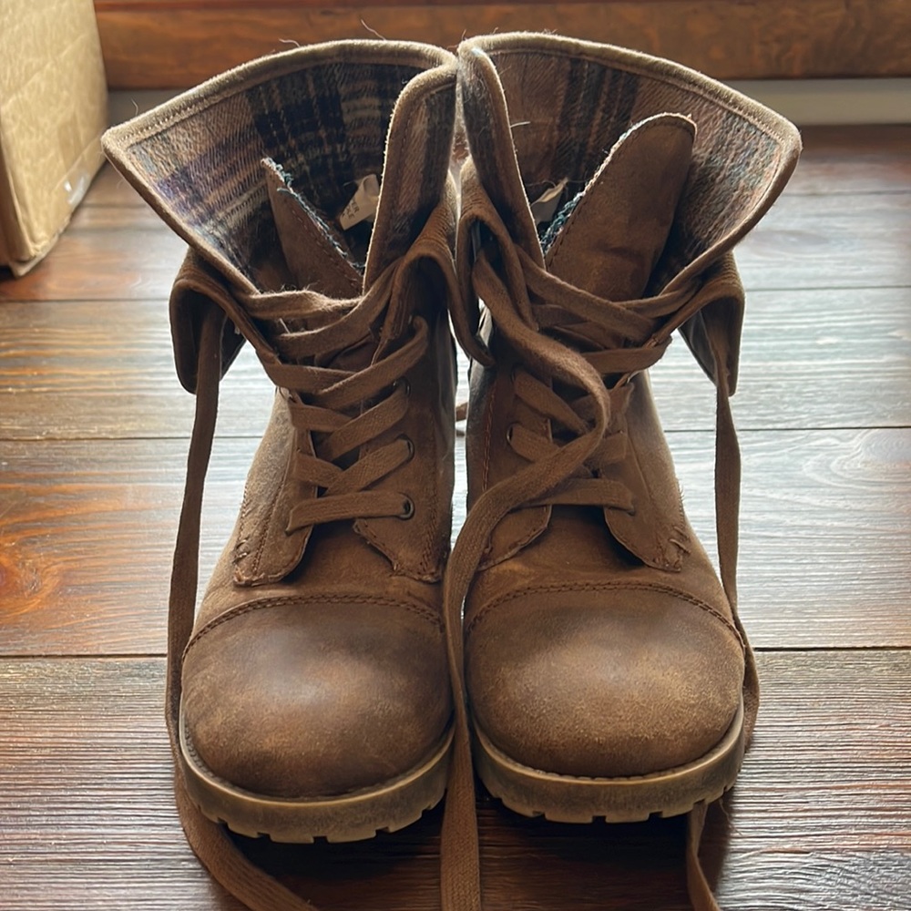 Brown/plaid combat boots